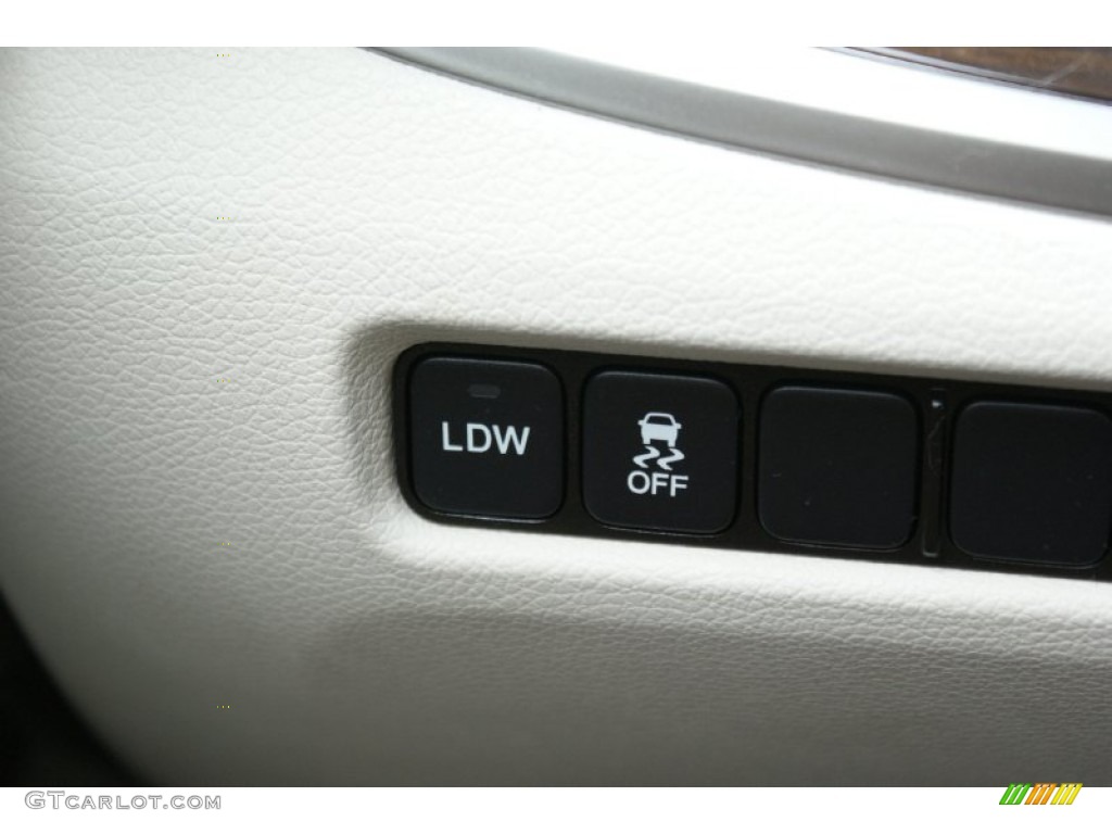 2014 RLX Technology Package - Gilded Pewter Metallic / Seacoast photo #39