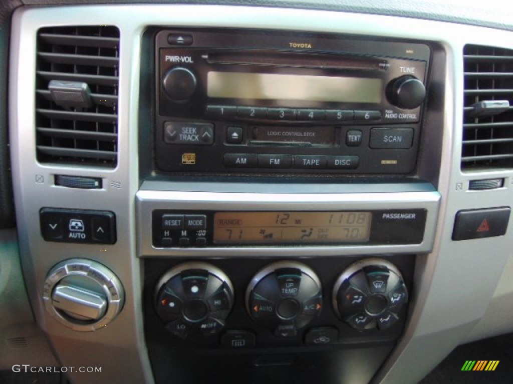 2004 Toyota 4Runner SR5 4x4 Controls Photo #95437097