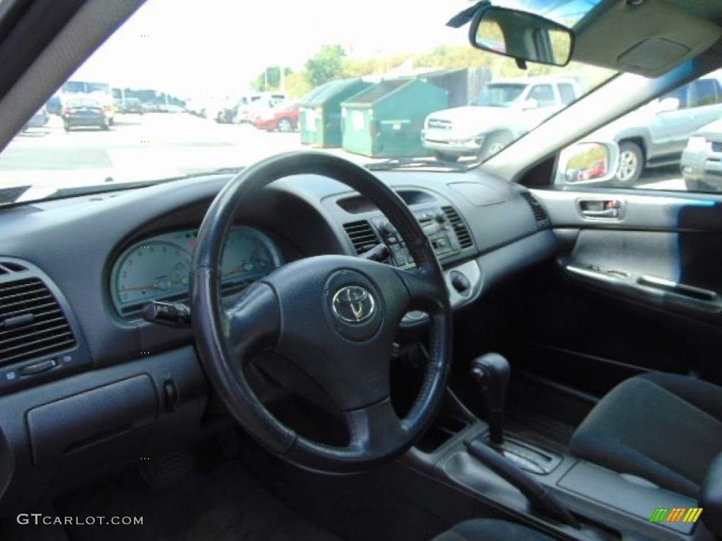 Dark Charcoal Interior 2002 Toyota Camry SE Photo #95437994