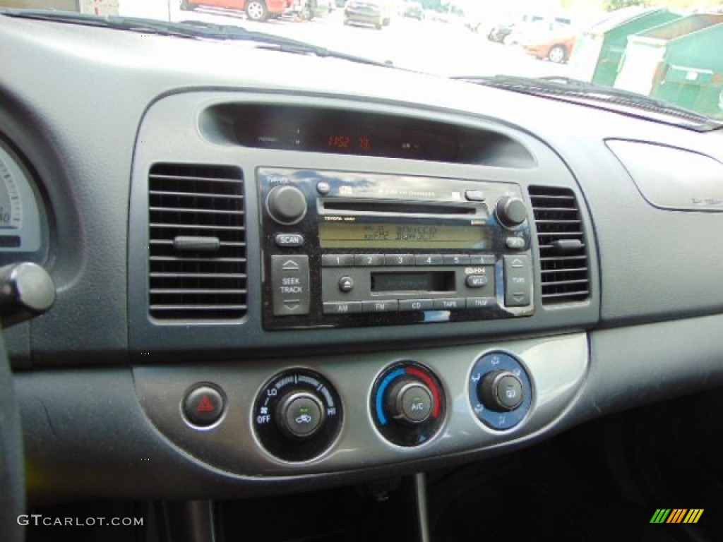 2002 Toyota Camry SE Controls Photos