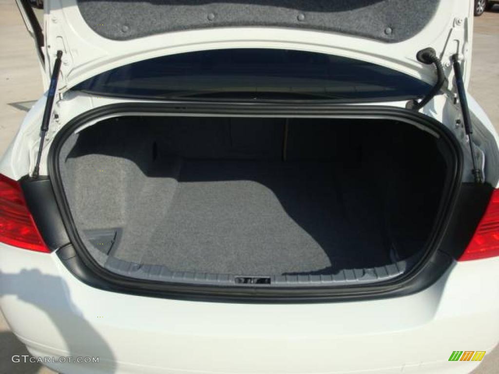 2006 3 Series 330xi Sedan - Alpine White / Beige photo #11