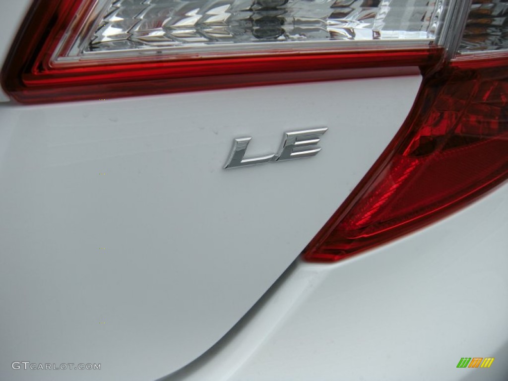 2014 Camry LE - Super White / Ivory photo #15