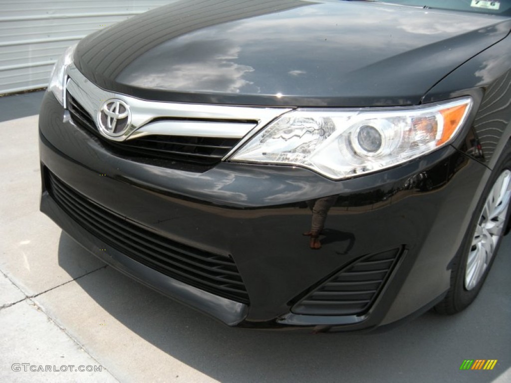 2014 Camry LE - Attitude Black Metallic / Ivory photo #10