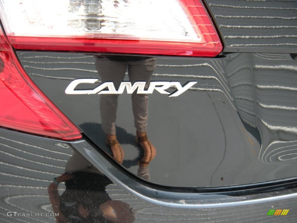 2014 Camry LE - Attitude Black Metallic / Ivory photo #13