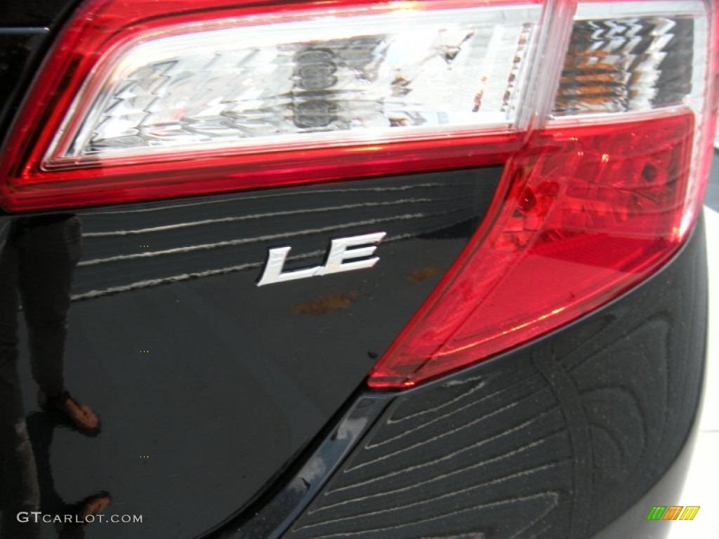 2014 Camry LE - Attitude Black Metallic / Ivory photo #14