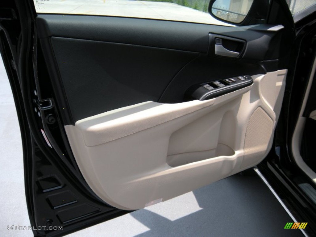 2014 Camry LE - Attitude Black Metallic / Ivory photo #18
