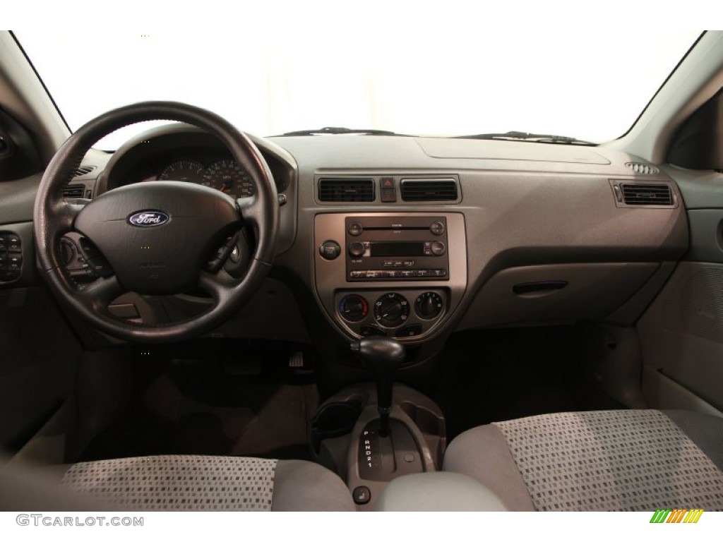 2005 Ford Focus ZX4 S Sedan Dark Flint/Light Flint Dashboard Photo #95450615