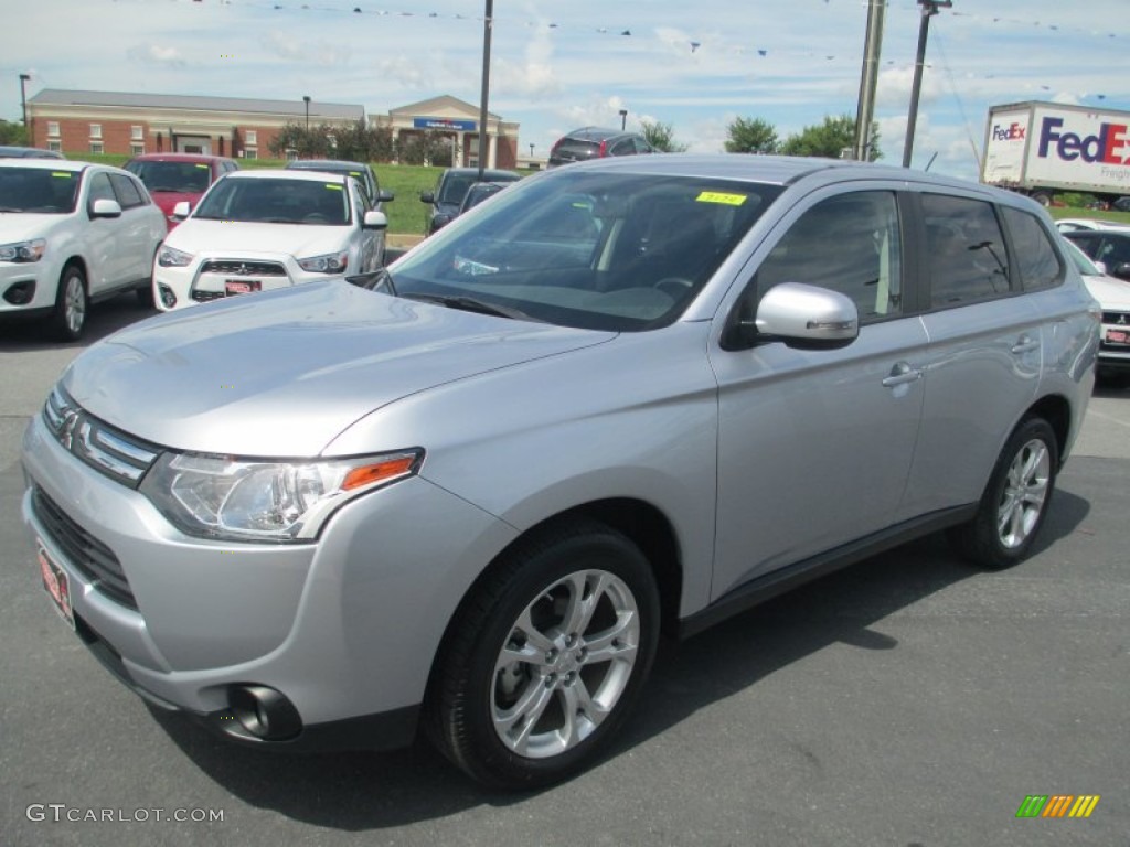 Cool Silver Metallic 2014 Mitsubishi Outlander SE S-AWC Exterior Photo #95454533