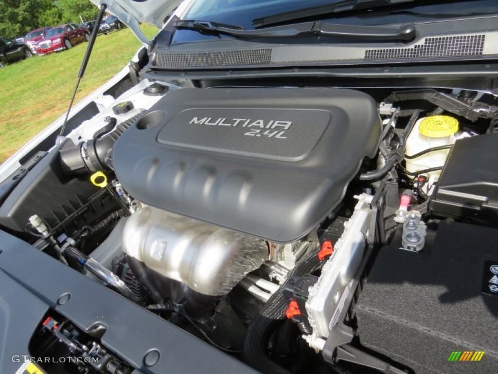 2015 Chrysler 200 C Engine Photos