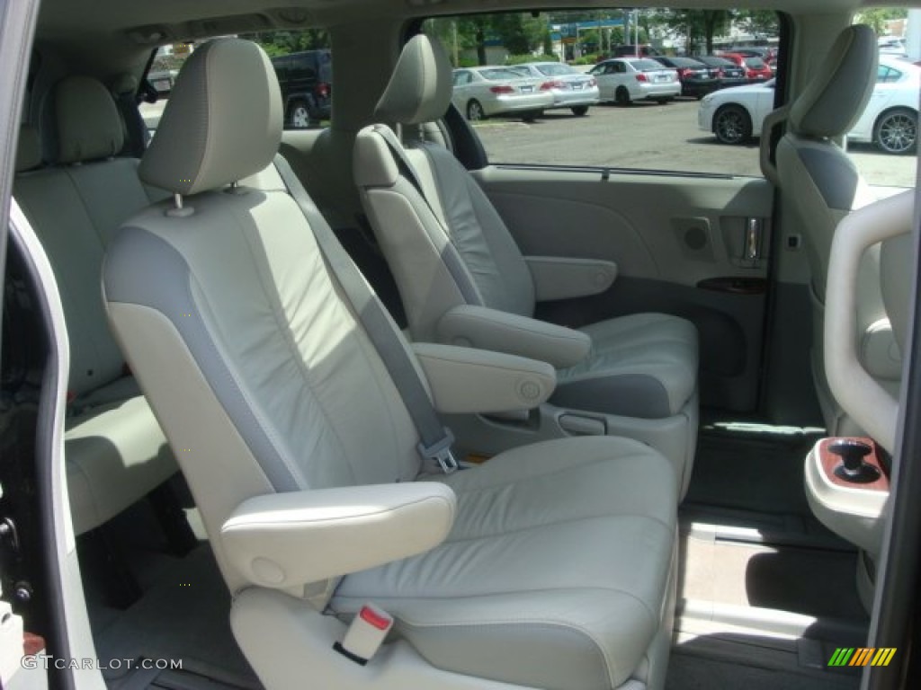 2011 Sienna XLE AWD - Black / Bisque photo #17