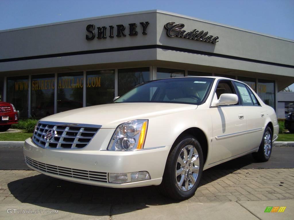 White Diamond Tricoat Cadillac DTS