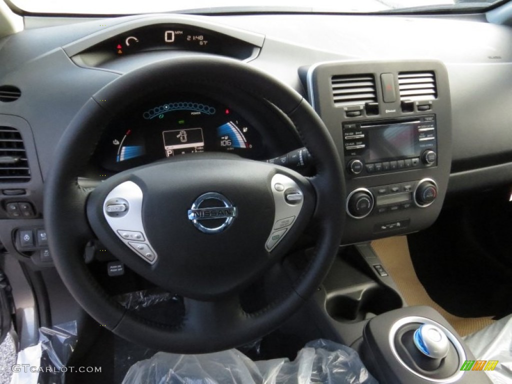 2015 Nissan LEAF S Black Dashboard Photo #95495167