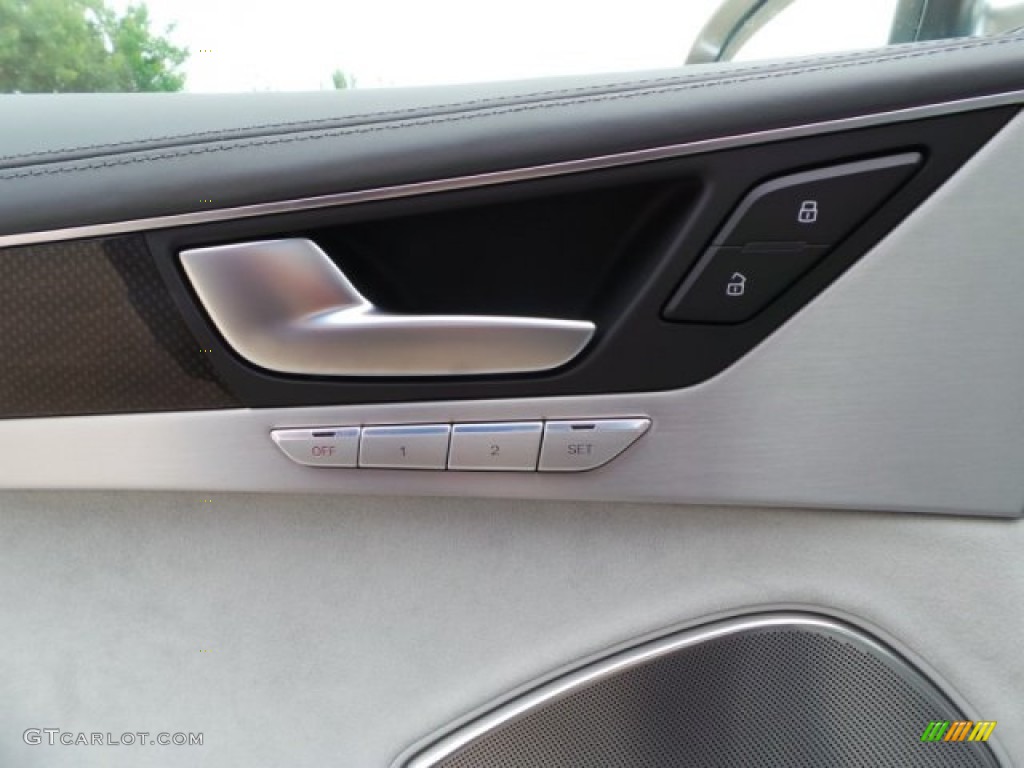 2015 Audi S8 quattro S Controls Photo #95498366