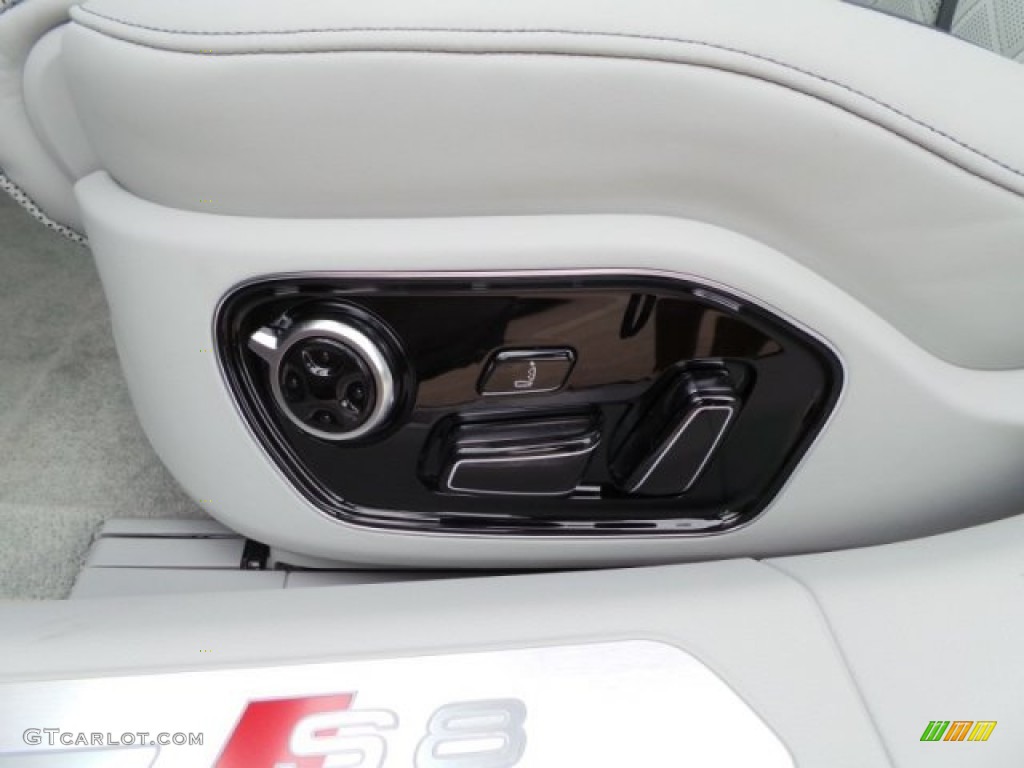 2015 Audi S8 quattro S Controls Photo #95498429