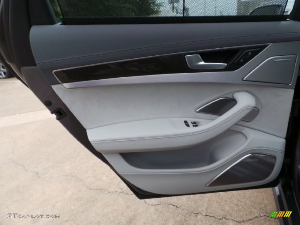 2015 Audi S8 quattro S Lunar Silver Valcona Door Panel Photo #95498627