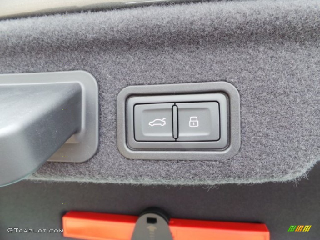 2015 Audi S8 quattro S Controls Photo #95498747