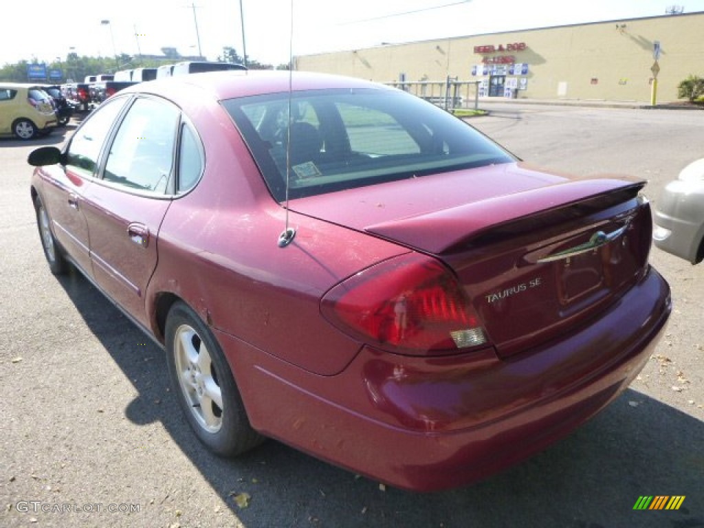 2003 Taurus SE - Matador Red Metallic / Dark Charcoal photo #2