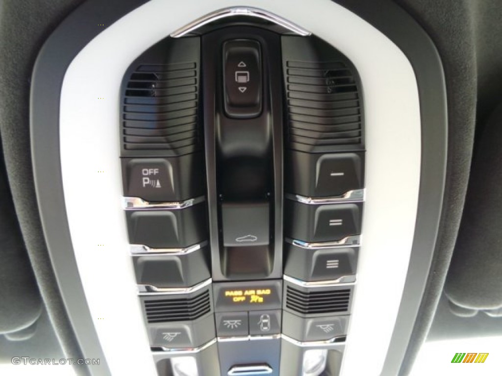 2014 Porsche Cayenne GTS Controls Photo #95505752