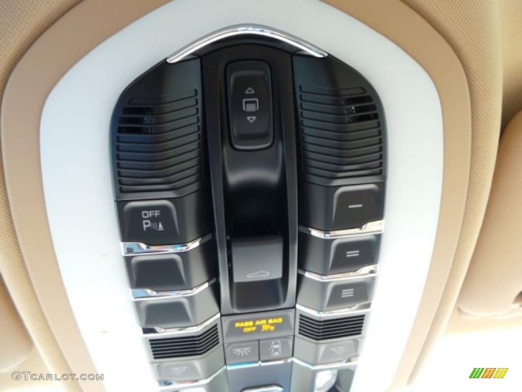 2014 Porsche Cayenne Diesel Controls Photos
