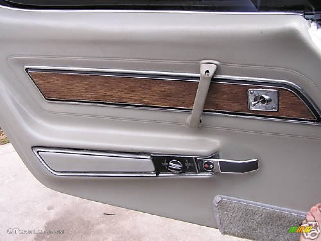 1977 Chevrolet Corvette Coupe Smoked Gray Door Panel Photo #95511183