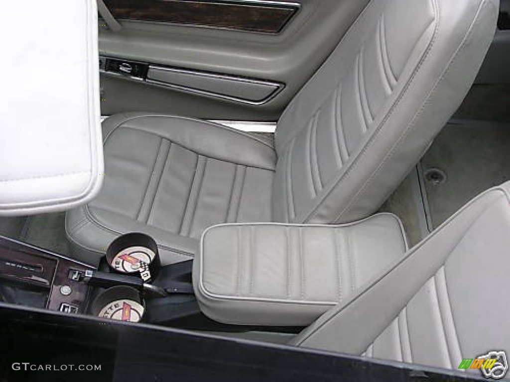 1977 Corvette Coupe - Classic White / Smoked Gray photo #9