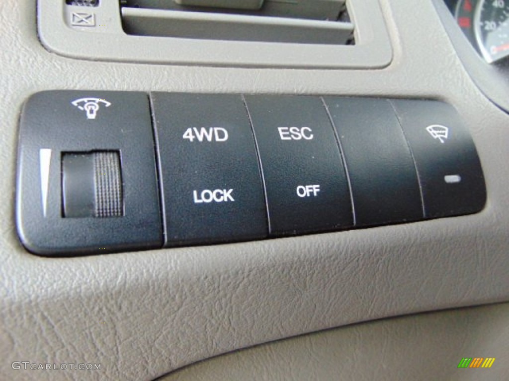 2009 Tucson SE V6 4WD - Mesa Red / Gray photo #14