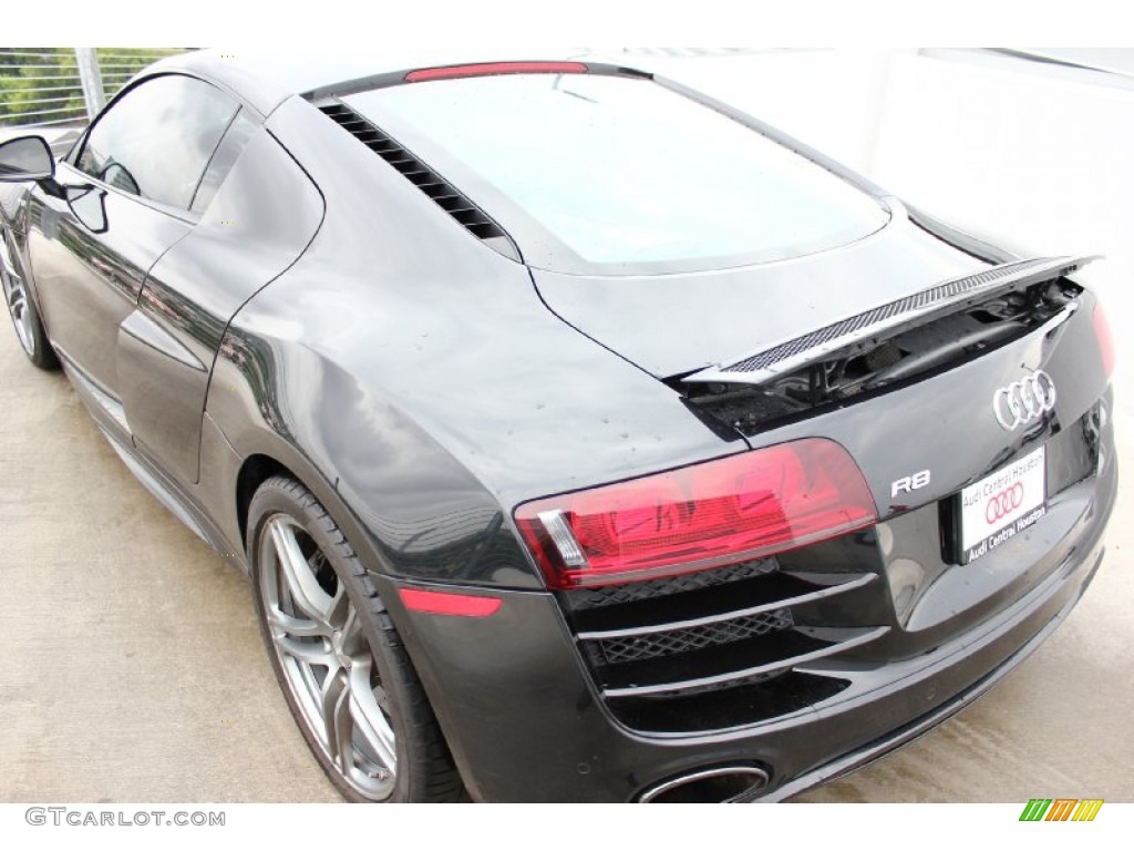 2012 R8 5.2 FSI quattro - Phantom Black Pearl Effect / Red photo #8