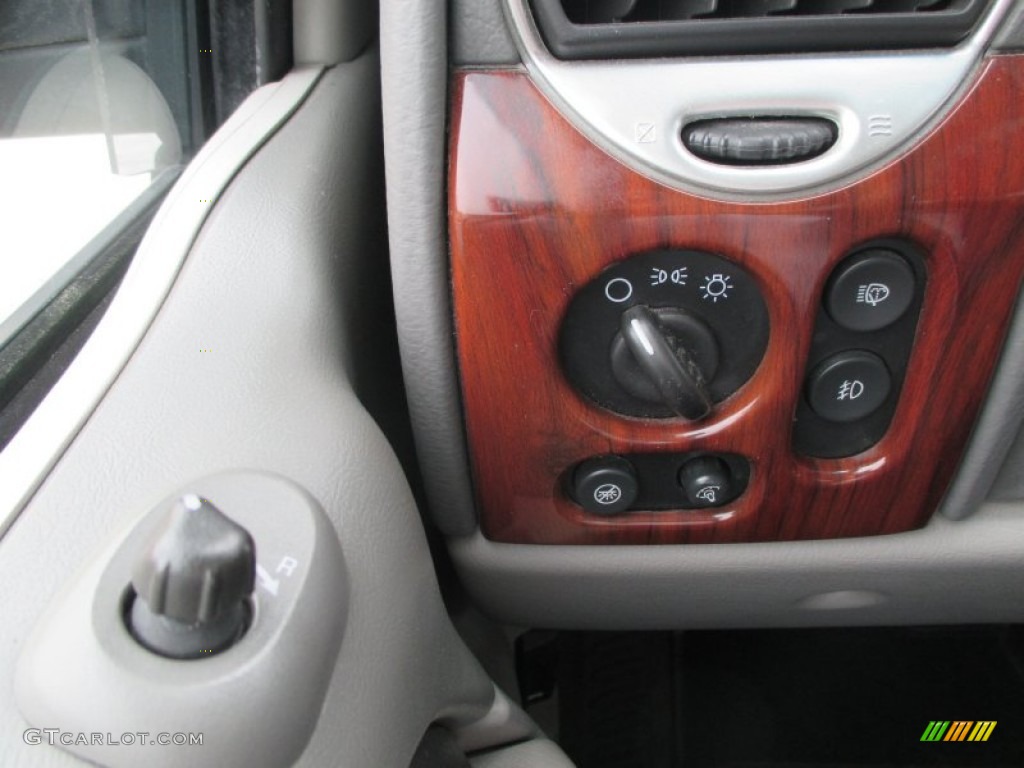 2002 Envoy SLT 4x4 - Magnetic Red Metallic / Medium Pewter photo #16