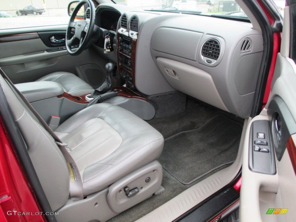 2002 Envoy SLT 4x4 - Magnetic Red Metallic / Medium Pewter photo #30