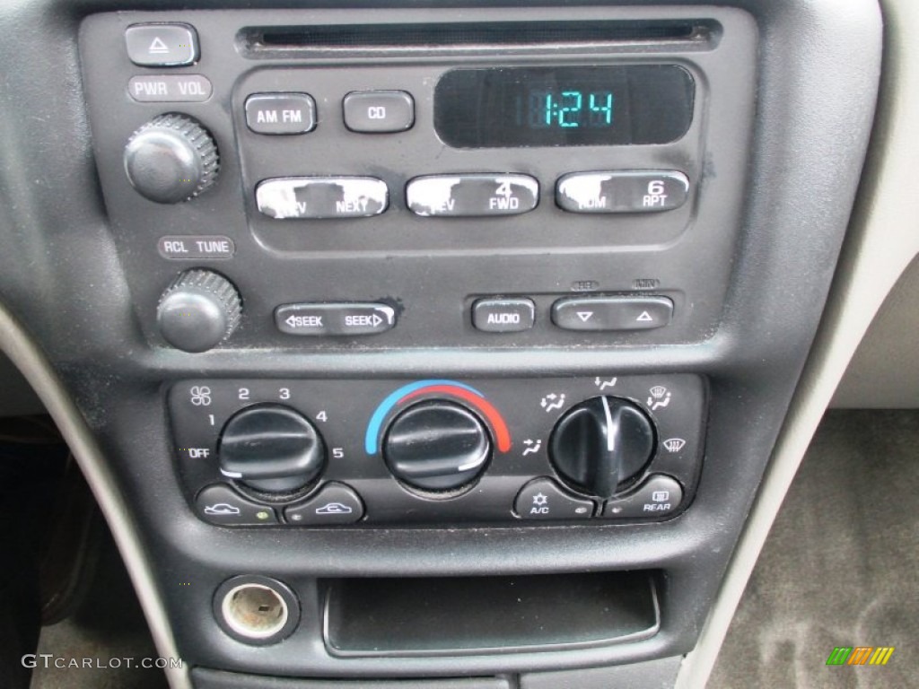 2003 Malibu Sedan - Galaxy Silver Metallic / Gray photo #6