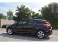 Tuxedo Black - Focus SE Hatchback Photo No. 6