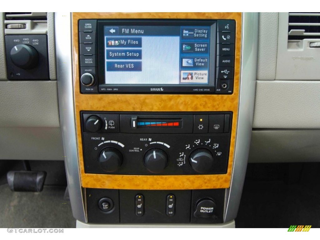 2008 Chrysler Aspen Limited 4WD Controls Photo #95578281