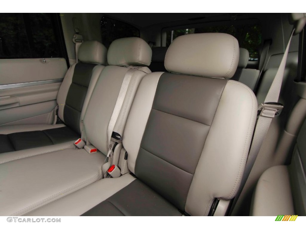 2008 Chrysler Aspen Limited 4WD Rear Seat Photo #95578356