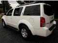 Avalanche White - Pathfinder SE 4x4 Photo No. 4