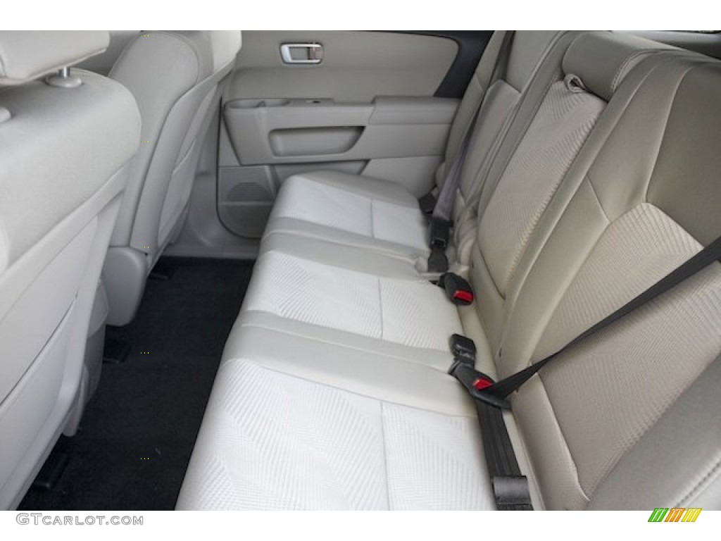 Beige Interior 2015 Honda Pilot LX Photo #95582259