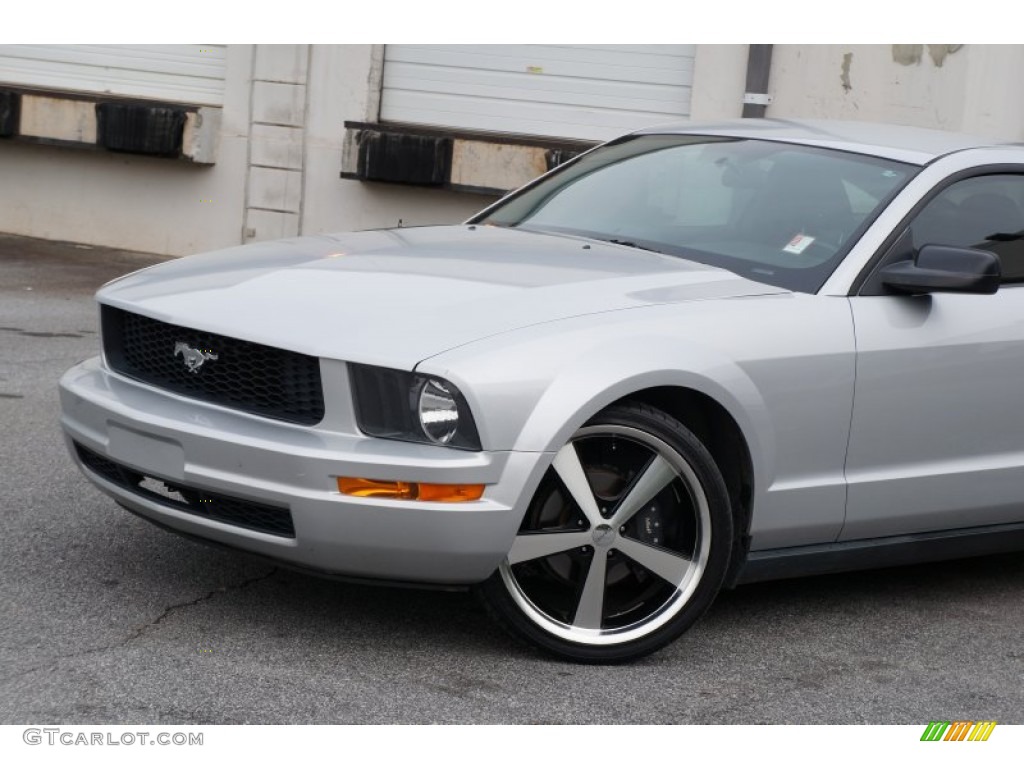 2007 Mustang V6 Deluxe Coupe - Satin Silver Metallic / Dark Charcoal photo #17