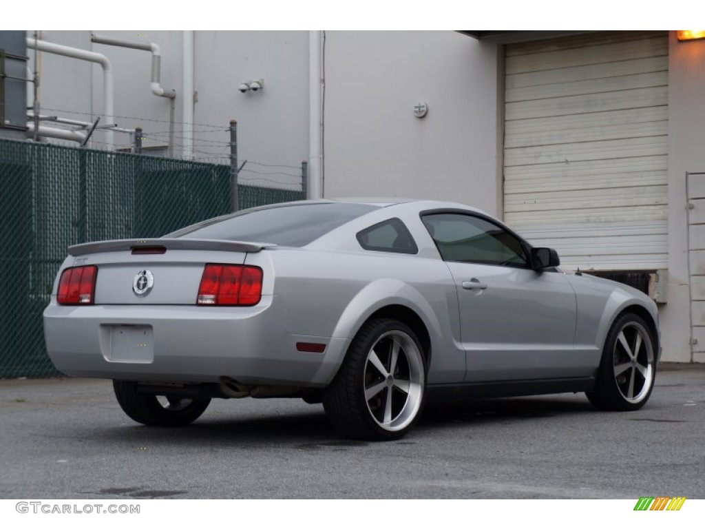 2007 Mustang V6 Deluxe Coupe - Satin Silver Metallic / Dark Charcoal photo #23