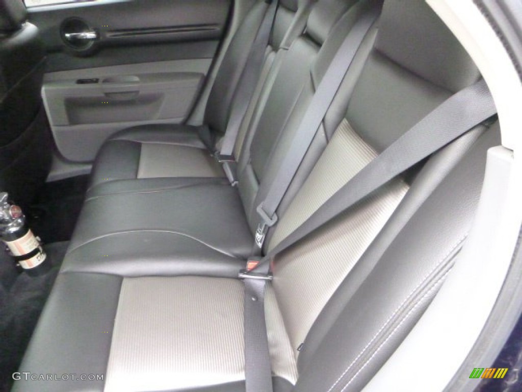 2005 Dodge Magnum SE Rear Seat Photos