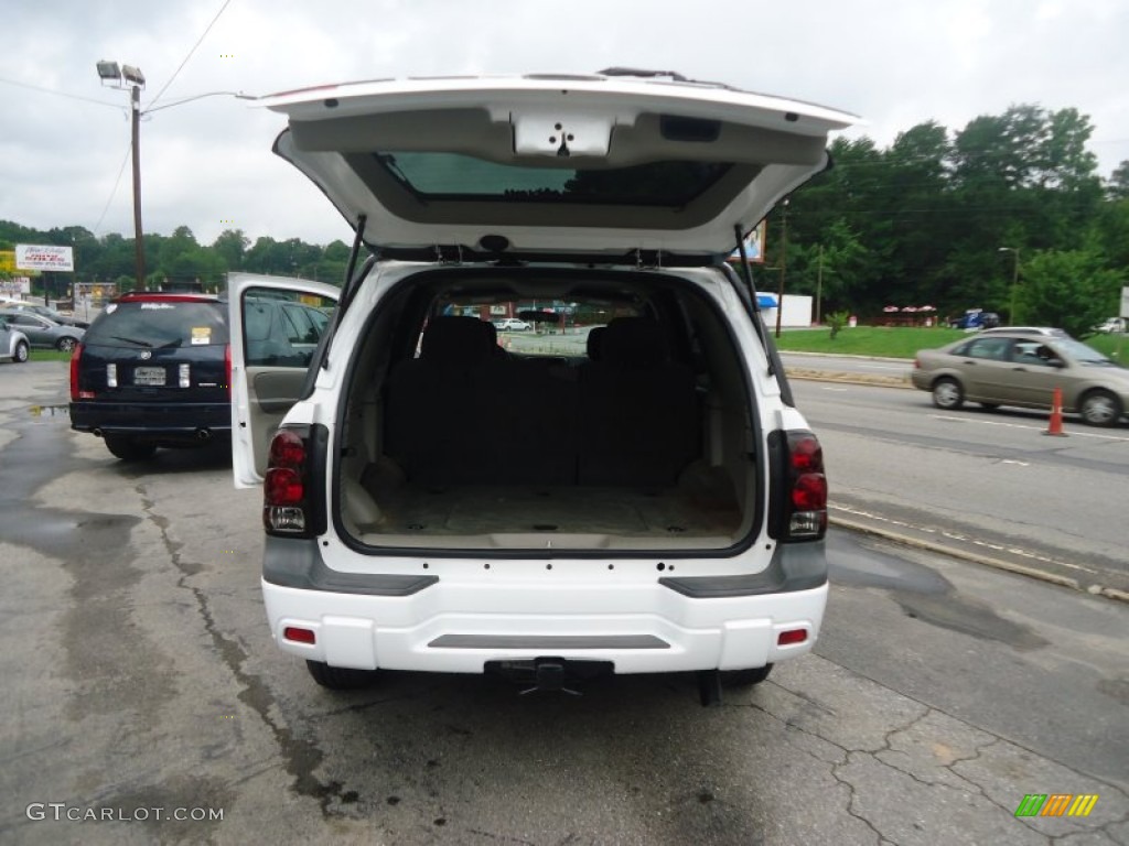 2004 TrailBlazer LS 4x4 - Summit White / Light Cashmere photo #21