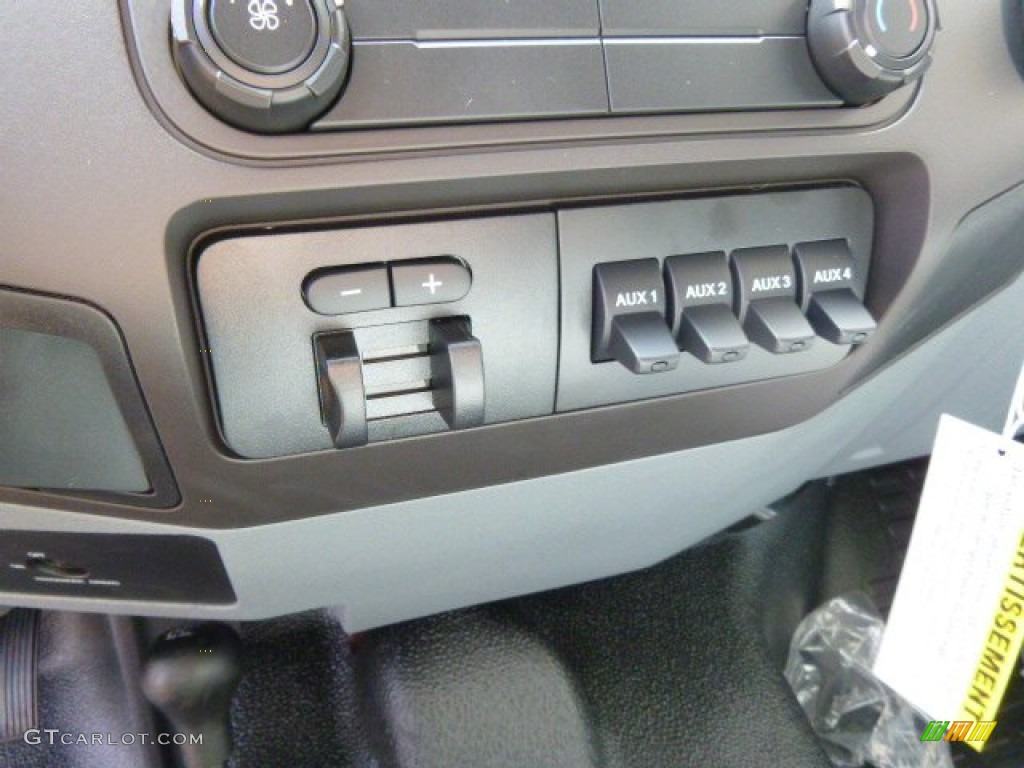 2015 Ford F350 Super Duty XL Super Cab 4x4 Chassis Controls Photo #95613233