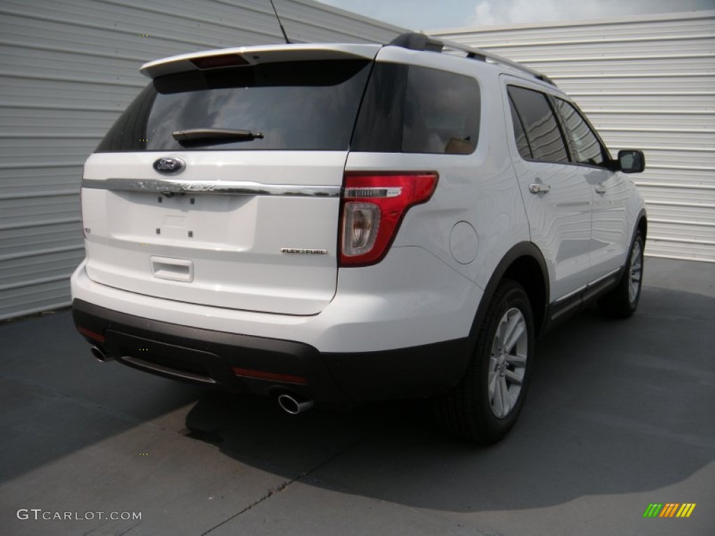 2015 Explorer XLT - Oxford White / Medium Light Stone photo #4