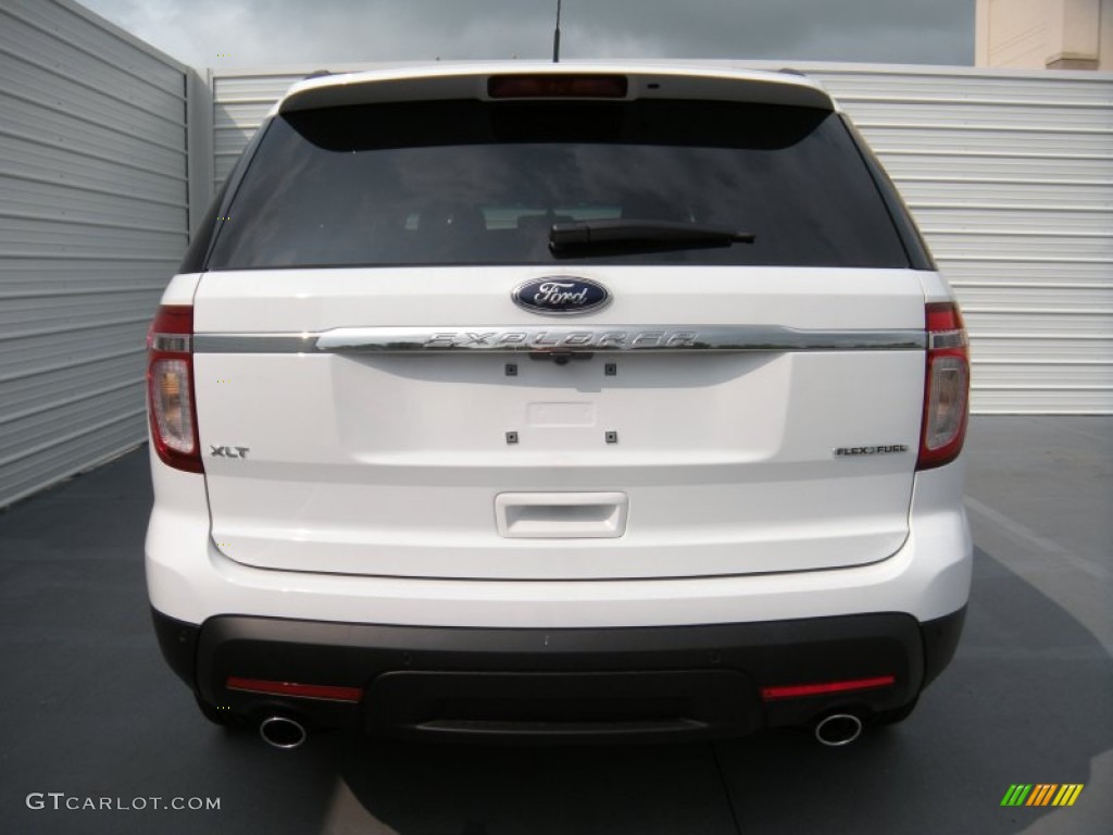 2015 Explorer XLT - Oxford White / Medium Light Stone photo #5