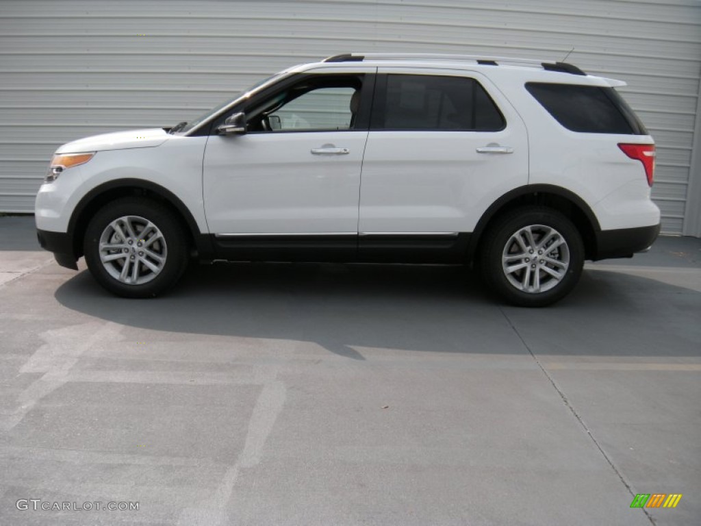 2015 Explorer XLT - Oxford White / Medium Light Stone photo #6