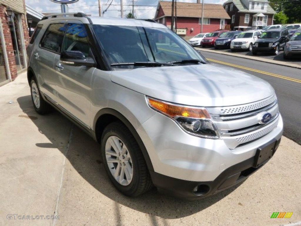 2015 Explorer XLT 4WD - Ingot Silver / Charcoal Black photo #3