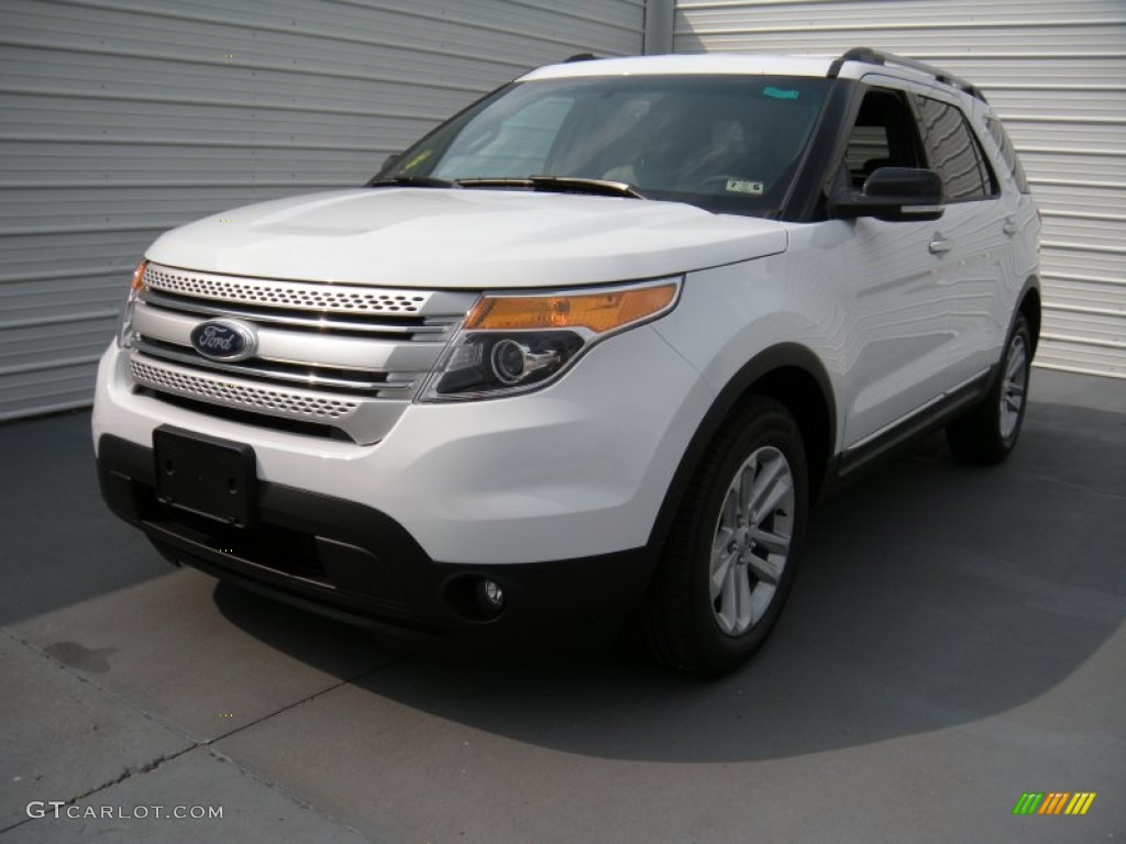 2015 Explorer XLT - Oxford White / Medium Light Stone photo #7