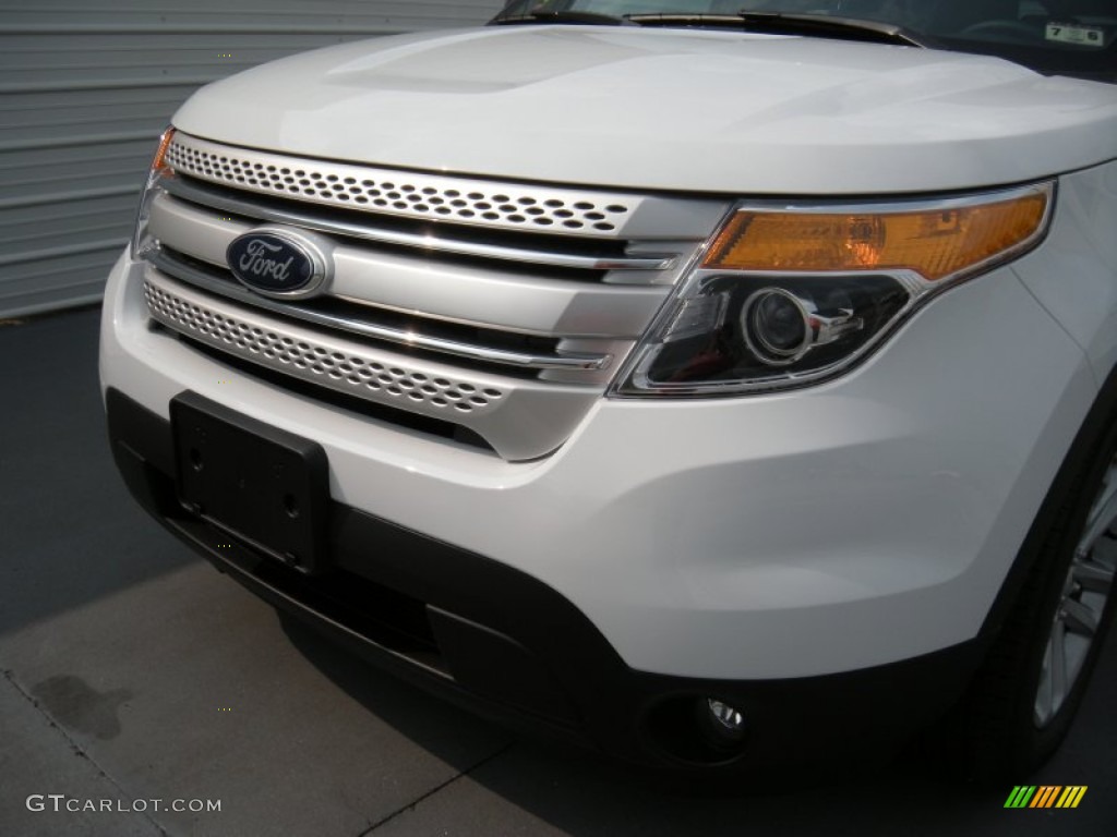 2015 Explorer XLT - Oxford White / Medium Light Stone photo #10