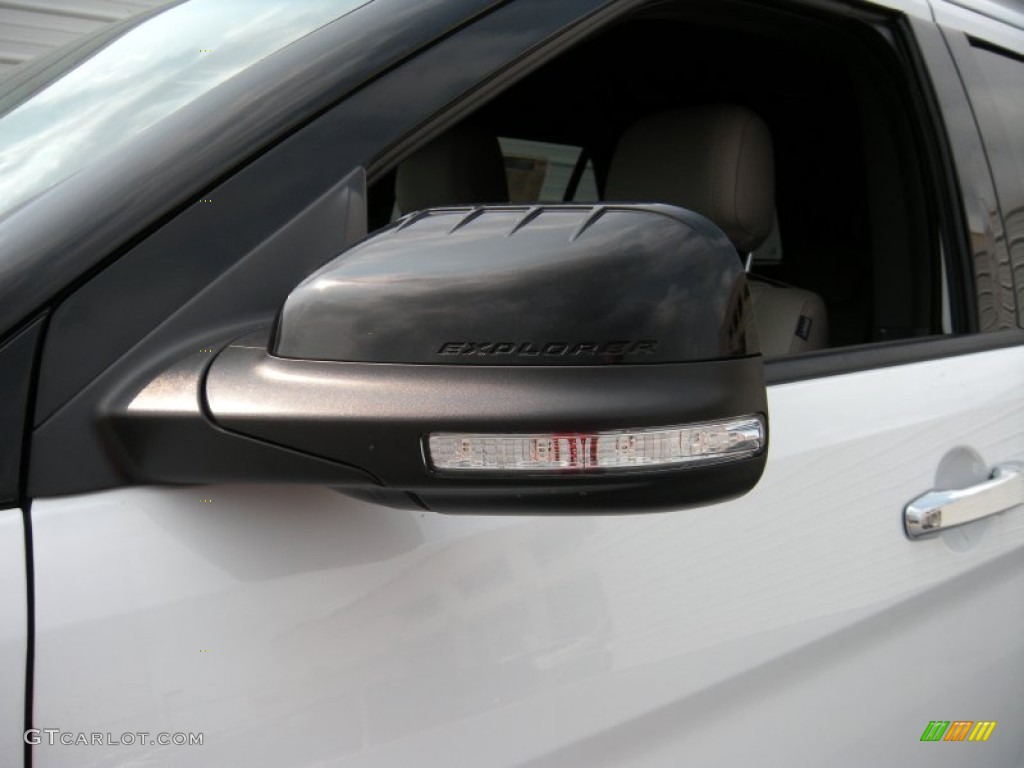 2015 Explorer XLT - Oxford White / Medium Light Stone photo #12