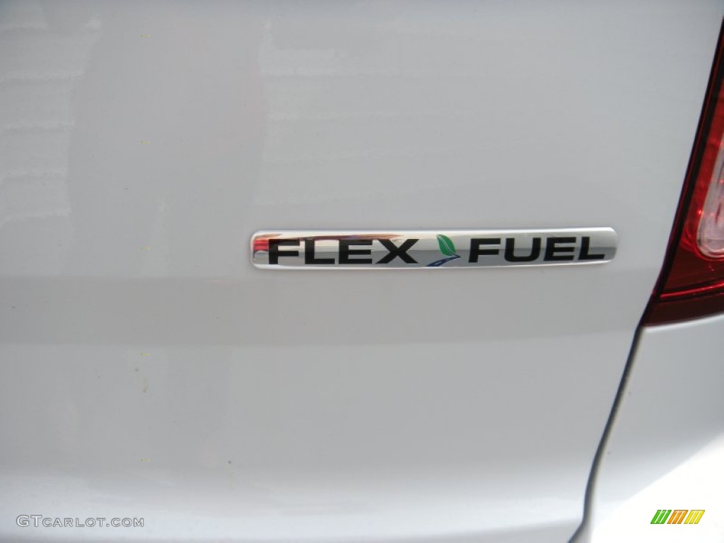 2015 Explorer XLT - Oxford White / Medium Light Stone photo #15