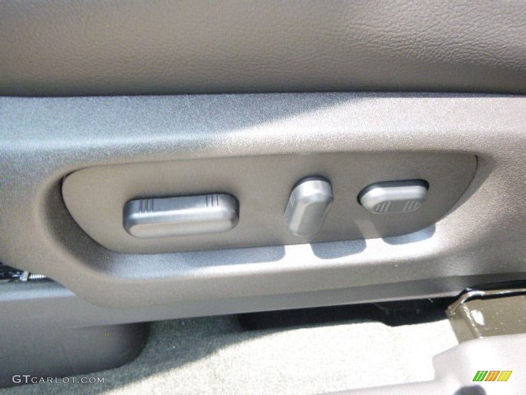 2015 Explorer XLT 4WD - Ingot Silver / Charcoal Black photo #13