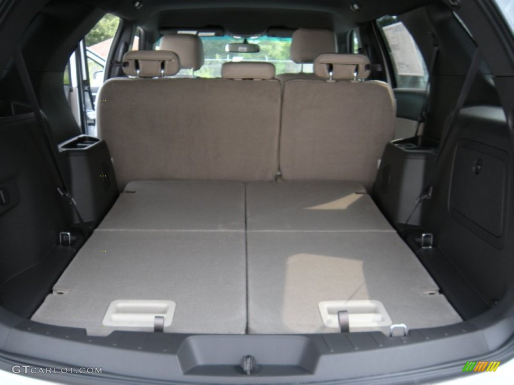 2015 Explorer XLT - Oxford White / Medium Light Stone photo #20